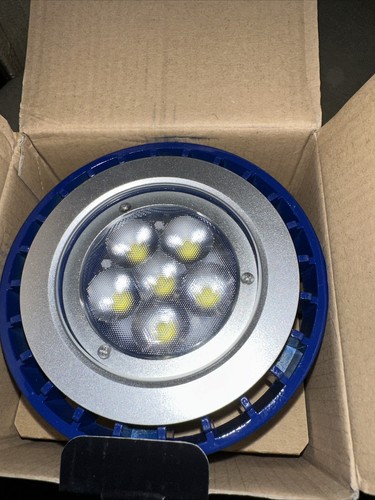 Brilliance LED PAR36 9W DIMMABLE 8-25VAC 5700K ***4 LOT*** - Picture 7 of 7