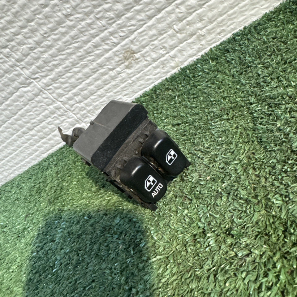 Interruptor de ventana de puerta estándar DS-1457 para Chevrolet Monte Carlo 95-99 Foto 2 de 4