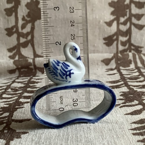 Anillos servilleteros vintage azul blanco cisne cerámica flores pintadas a mano - Imagen 7 de 7