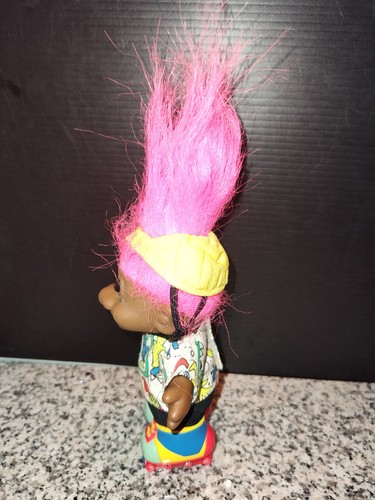 Bambola troll Russ 5" con pattini in linea / lame a rulli. Capelli rosa. Raro vintage - Foto 3 di 10