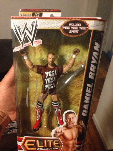 AUTOGRAPHED DANIEL BRYAN AUTOGRAPH COLLECTION ELITES AN CLASSIC SERIES - Picture 6 of 10