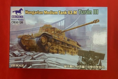 Bronco Models CB35126 1/35 Hungarian Medium Tank 43.M Turán III w/ Armour Skirts - Picture 1 of 11