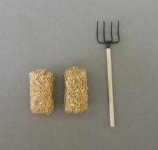 Strohballen 2 Stück klein 2,5 cm mit Mistgabel 7,5 cm lang Krippenzubehör 2