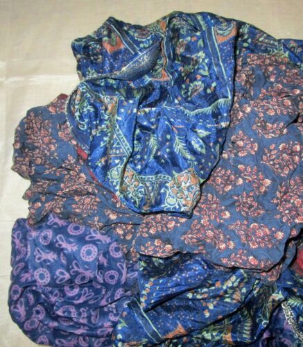 LOT ART SILK Antique Vintage Sari REMNANT Fabrics 100 GRAMS NAVY BLUE CRAFT DOLL - Picture 2 of 2