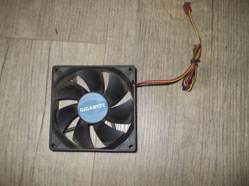 Gigabyte Case Fan DF0922512RFDN 87mm diam brushless computer fan 25mm deep 12VDC - Afbeelding 2 van 2