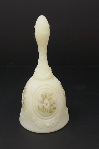 Campana de diseño de flores florales pintadas a mano de vidrio artístico natillas satinadas Fenton - Imagen 9 de 16