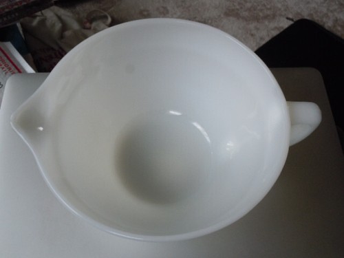 Vtg Fire King Milk Glass D Handle Batter Mixing Bowl Pour Spout Pitcher Oven - Picture 2 of 10