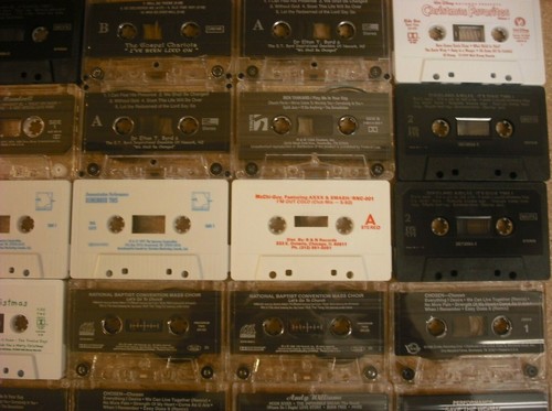 1 LOT OF 30 CASSETTE TAPES FOR CRAFT PROJECTS OR DECORATIONS - FREE SHIPPING - Picture 4 of 5