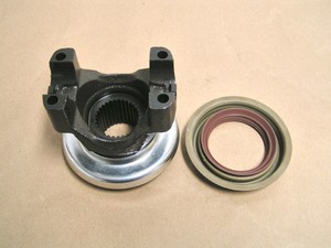 12470386-14-BOLT-10-5-034-GM-PINION-YOKE-1350-SERIES-HARD-TO-FIND-FREE-SHIPPING
