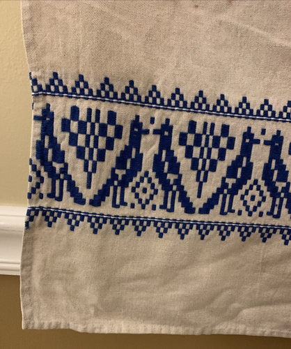 Tovaglia vintage 52" x 55" blu ricamo su lino naturale motivo uccellini - Foto 3 di 21