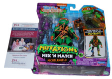 SHAMON BROWN signed TEENAGE MUTANT NINJA TURTLES Michelangelo figure JSA AX28775 SHAMON BROWN signed TEENAGE MUTANT NINJA TURTLES Michelangelo figure JSA AX28775