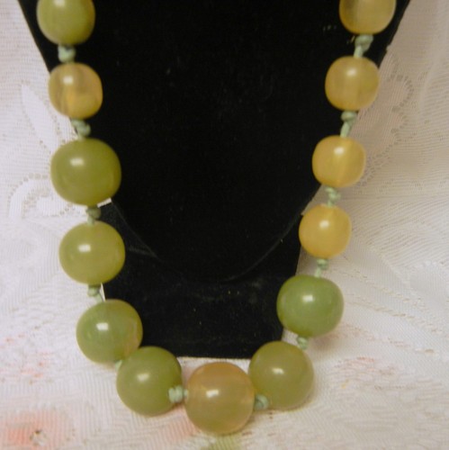 Signed MNG ZUHAIR MURAD acheter MANGO Long Lucite Chunky Bowls Hand Knotted Necklace