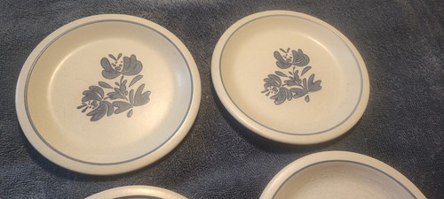 Set of 4 Vintage Rare PFALTZGRAFF Yorktowne Stoneware 7" Bread Plates - Picture 2 of 5