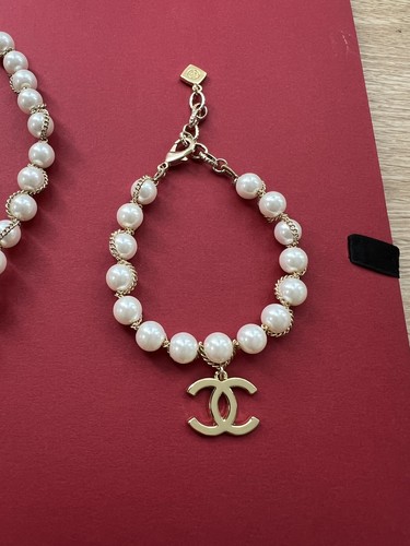 π€β CHANEL Pearl Bracelet HOLIDAY CHARM DIY Repurposed cc Logo Pearl gold chain - Picture 3 of 6