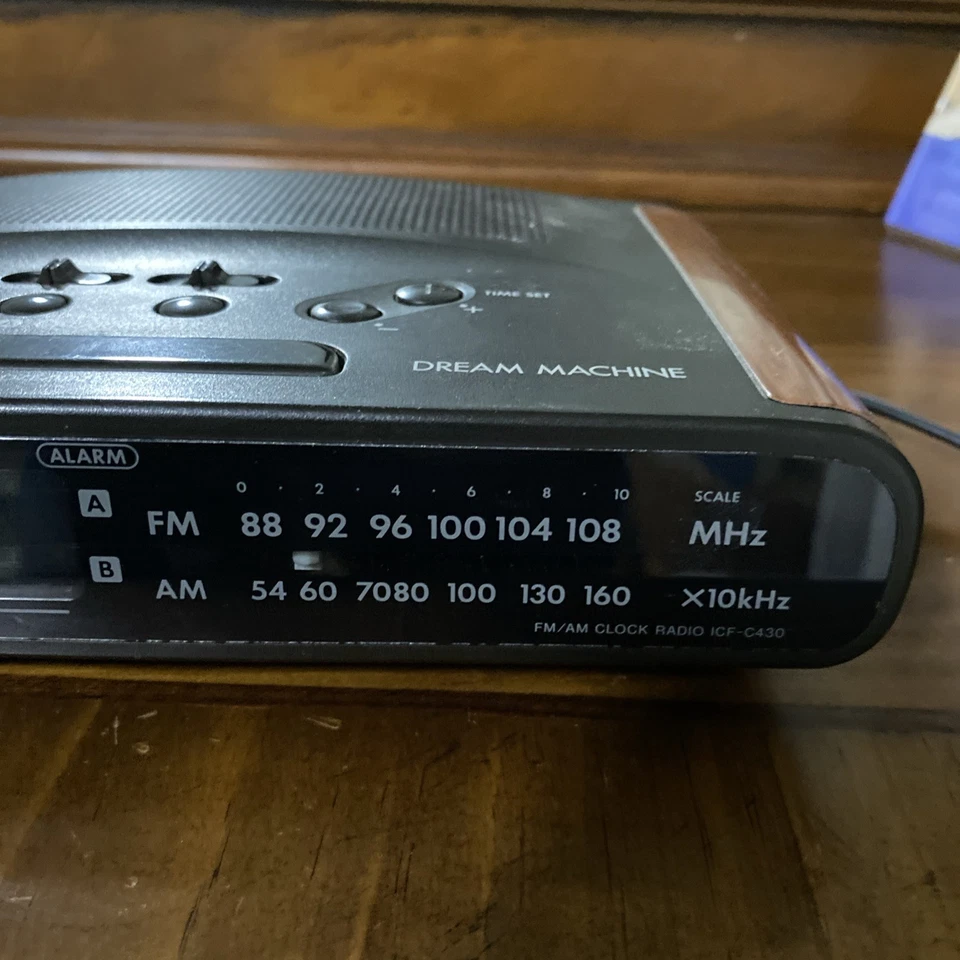 Vintage Sony Dream Machine ICF-C430 Dual Alarm AM/FM Clock Radio Wood Grain - Image 3 of 4
