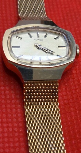 Montre Vintage Timex 26mm 90 Degee Ovale Remontage Mécanique Fonctionne - Photo 5/23
