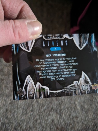 Aliens 2018 #4 Synthetic Blood Silver Parallel Base Card 76/99 57 Upper Deck - Picture 3 of 3