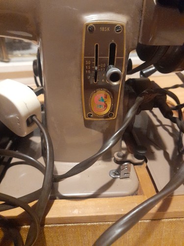 Singer Nähmaschine elektrisch Vintage BAK 13-12 185K. Mit Pedal funktioniert nicht Teile - Bild 6 von 8