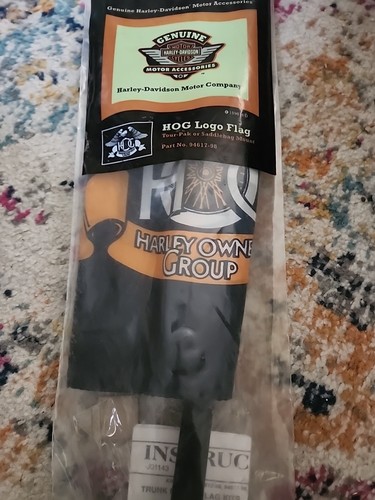Harley DavidsonTOUR PACK OR SADDLEBAG MOUNT 94617-98Vintage HOG LOGO FLAG New In - Bild 2 von 5