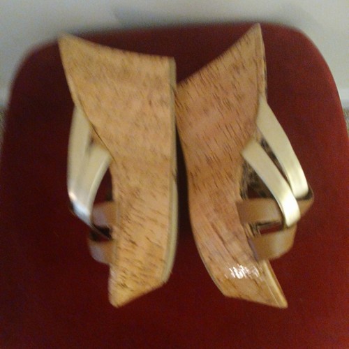 STYLISH JESSICA SIMPSON Brown/Gold Strappy High Heels Wedge Sandal Platform 8.5 - Picture 4 of 5
