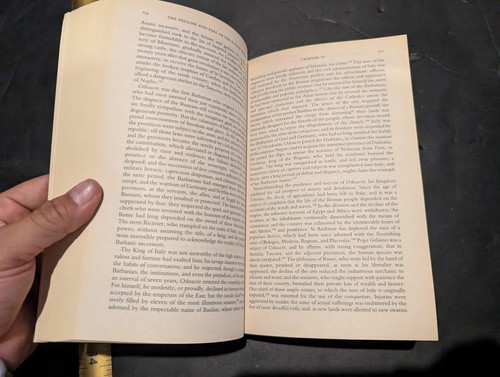 The History of the Decline and Fall of the Roman Empire Edward Gibb(c. 1998, PB) - Picture 7 of 9