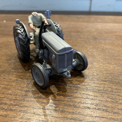 Siku 3470 Ferguson Te Farm Grey Fergy Tractor 1/32 Scale #588 - Picture 2 of 8