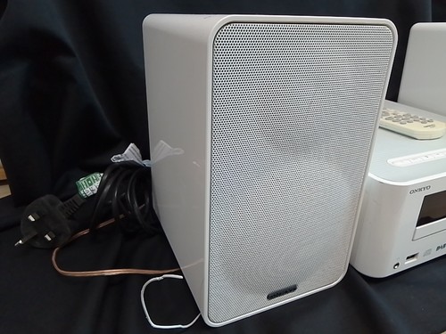 Onkyo Cd/ DAB/ Bluetooth/ USB HiFi Speaker System - PAT Tested - Picture 4 of 4