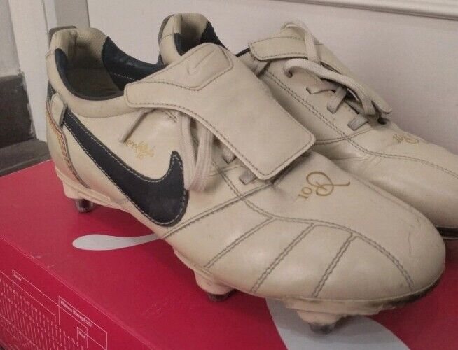 Scarpe ronaldinho NIKE tiempo calcio soccer shoes US5 UK 4,5 Scarpe ronaldinho NIKE tiempo calcio soccer shoes US5 UK 4,5