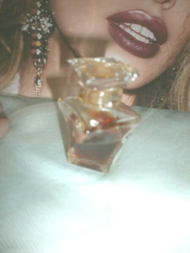 CACHET RARE PERFUME IN LOVELY CRYSTAL TOPPED BOTTLE - 1/4 Fl Oz - Picture 3 of 4