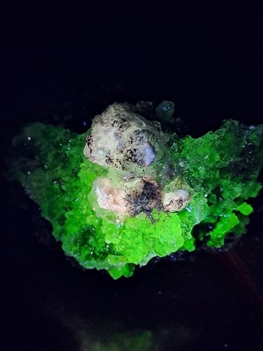 UV Hyalit (Opal-AN) Aragonit aus TARCAL, Tokaj,Borsod-Abaúj , Ungarn 86,5gr - Bild 2 von 5