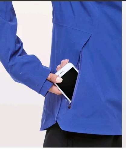 Neu mit Etikett LULULEMON SEAWHEEZE blau wasserdicht Der Regen ruft Kapuze Jacke 2. Gr. 2 - Bild 5 von 6