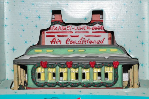 Retro Ville "CLARKS CAFE" Christmas Hand Painted Light House 2005 - RARE - Picture 2 of 8