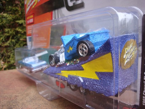 Johnny Lightning Tow & Go Die Cast 1965 Chevy El Camino w/ Parade Float NEW - Picture 4 of 13