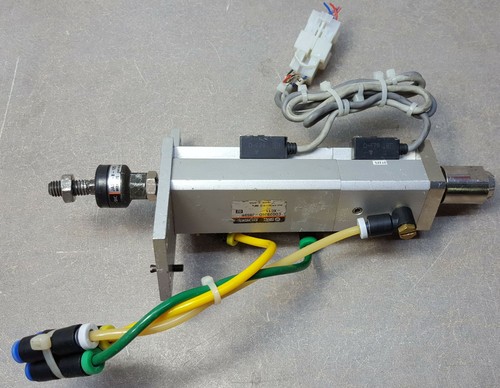 SMC Cylinder CDQ2B20-J9531-XC11, with D-F79. - Picture 1 of 9