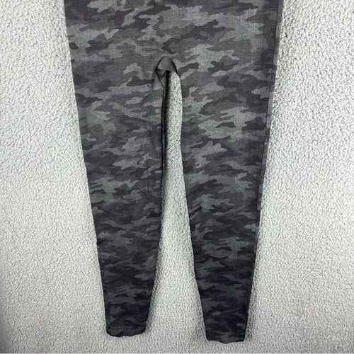 Spanx Look at Me Now Damen-Leggings nahtlos kurz geschnitten salbeifarben Camouflage Größe Large - Bild 8 von 12