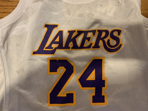 Lakers Kobe Bryant 24 NBA4her White Jersey Adidas Size Large NBA Patch Cute RARE - Picture 4 of 4