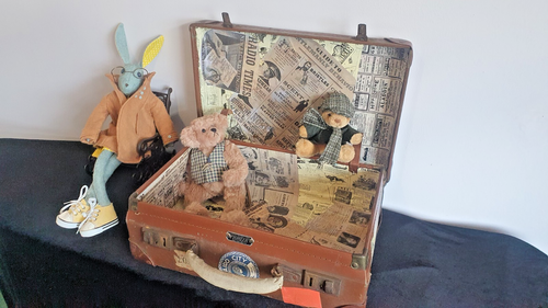 Vintage Pioneer Luggage hard suitcase British made, storage, display, movie prop - Picture 15 of 18