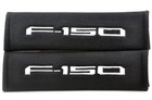 2 pièces (1 paire) coussinets de ceinture de sécurité broderie Ford F-150 (blanc sur noir)