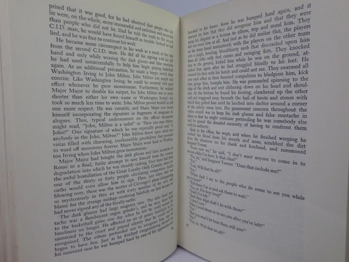 CATCH-22 BY JOSEPH HELLER 1962 - Picture 9 of 11