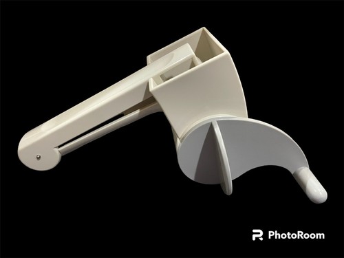 The Pampered Chef Deluxe Cheese Grater 1275 - Picture 2 of 3