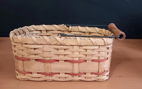 Vtg 1995 Woven Basket Signed By Maureen Cross w/Wood Handle Rustic Farm Cottage - Picture 9 of 14