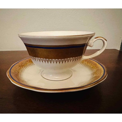 Vintage van Cortland by favolina footed tea cup and saucer - Picture 9 of 10