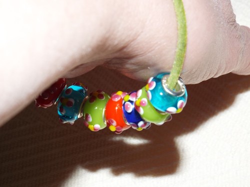 Europäisches Bettelarmband mit 8 bunten Charms: Aqua, Blau, Grün & Orange-Rot - Bild 4 von 9