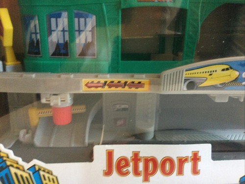 NEW Matchbox Hero City Jetport Playset W/Helicopter Mattel Boxed NEW From 2003 - Picture 4 of 9
