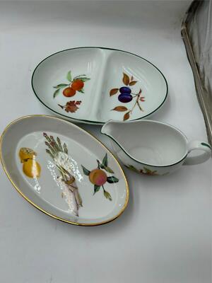 3 PCS  ROYAL WORCESTER  EVESHAM  OVAL BAKER, DIVIDED  SERVER, GRAVY, **READ**