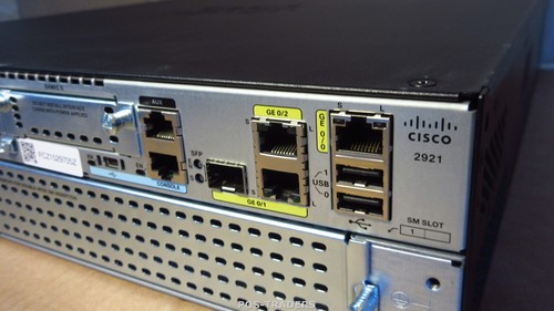 Routeur de services Cisco 2921 V03 2x Gigabit 4x emplacements EHWIC OUVERTS - PAS D'OREILLES RACK - Photo 2/5