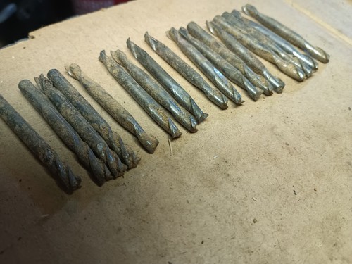 Menge 17 neue Schnellarbeitsstahl Schaftfräser, alle haben 3/16" Schaft, die meisten Doppelenden - Bild 2 von 2