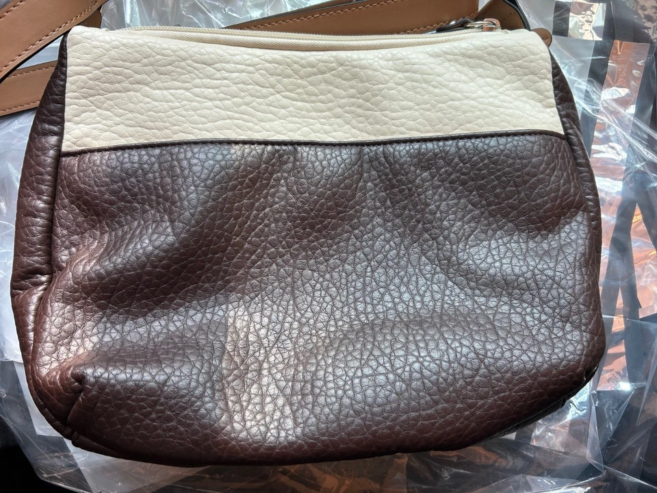 Bolso Hobo Bandolera Giani Bernini Colorblock Guijarro Café Vainilla Plateado Foto 4 de 4