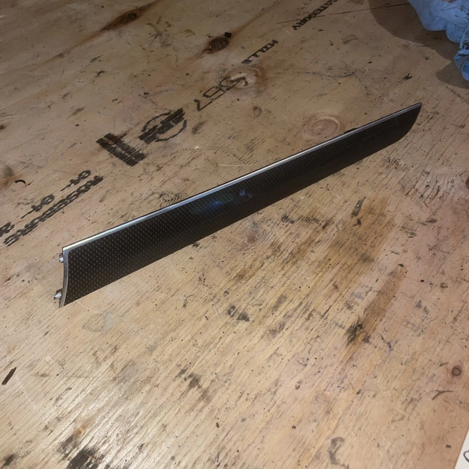 Guarnição de porta traseira direita Audi S4 2010-2016 fibra de carbono - Imagem 2 de 4