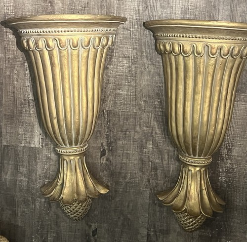 Paar große gold verzierte viktorianische Wandleuchter Wandregale 23" Harz